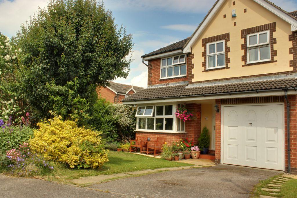 Poplars Way, Beverley HU17 8PU 4 bed detached house £320,000