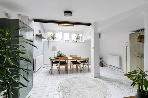 18 Allen Road, London, N16 8SD