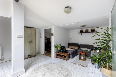 18 Allen Road, London, N16 8SD