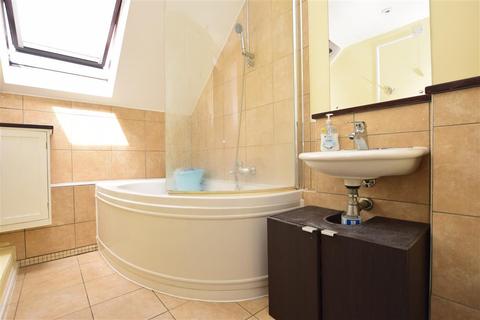 7 Abbots Rise, Redhill, RH1 1LL