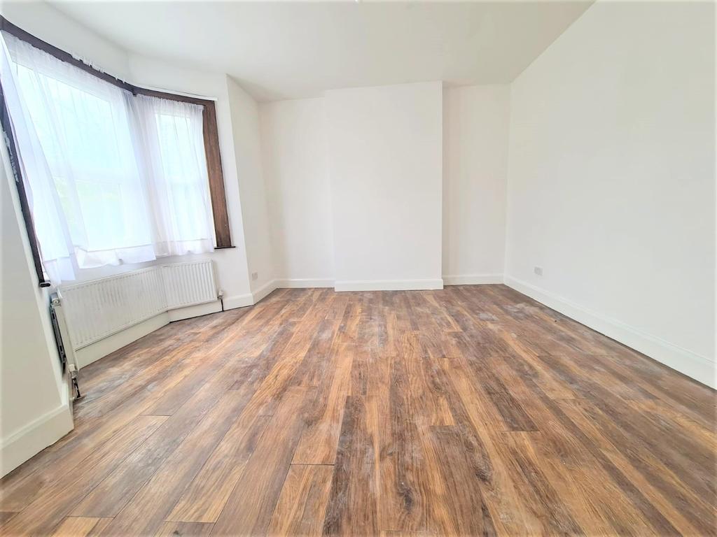Regina Road, Southall, Greater London, UB2 5 bed terraced house £