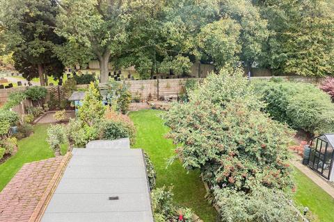 17 Weald Close, Brentwood, CM14 4QU