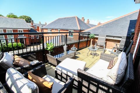 16 Kensington Way, Brentwood, CM14 4RL