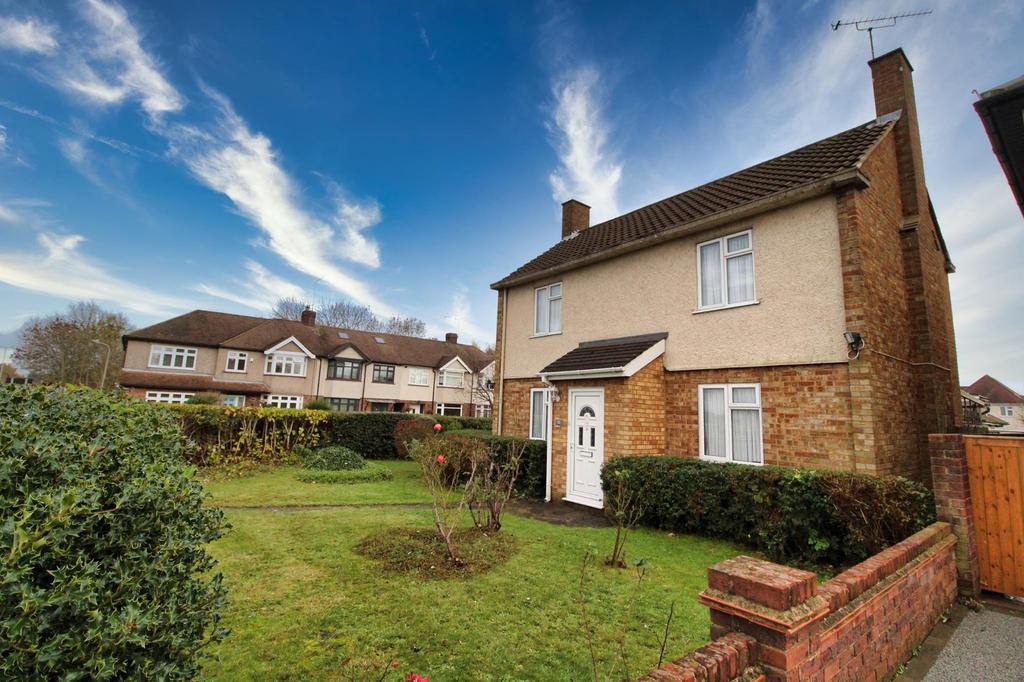 Warescot Road, Brentwood, CM15 2 bed detached house £490,000