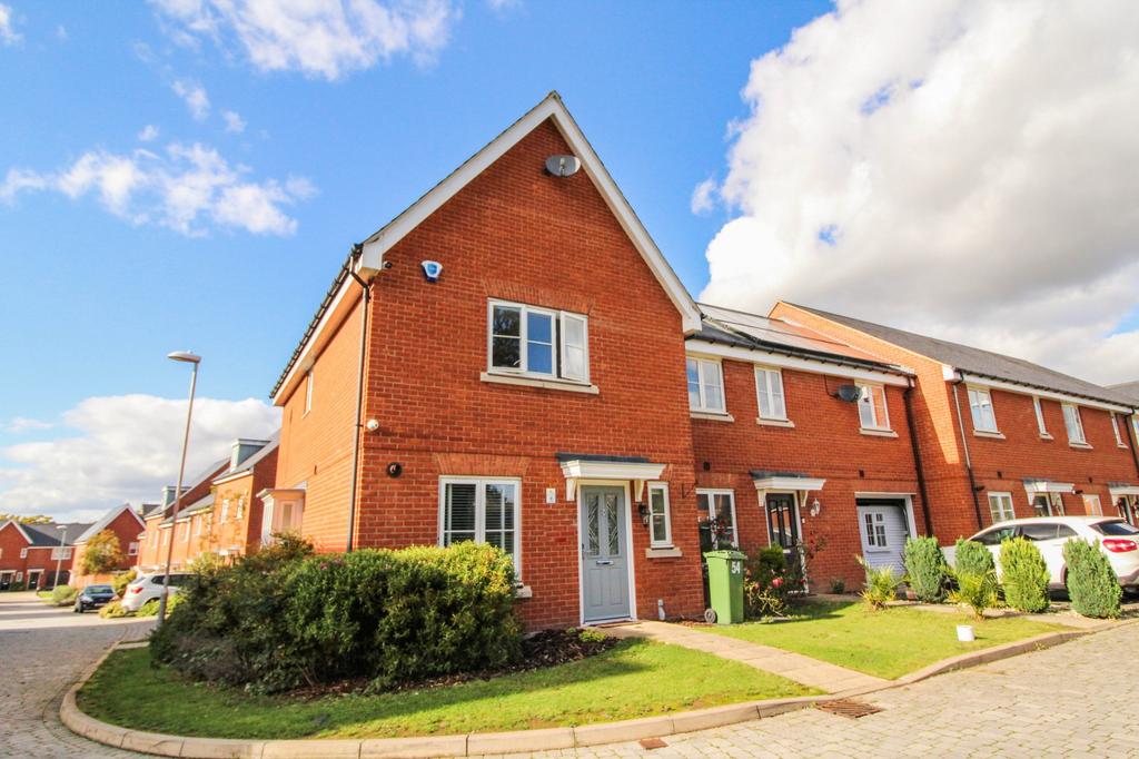 Little Highwood Way, Brentwood, CM14 3 bed end of terrace house £460,000