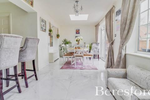 41 Knights Way, Brentwood, CM13 2BA