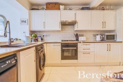 41 Knights Way, Brentwood, CM13 2BA