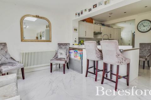 41 Knights Way, Brentwood, CM13 2BA