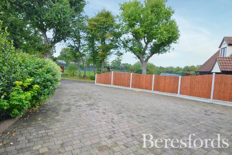 22 Juniper Close, Billericay, CM11 1BY