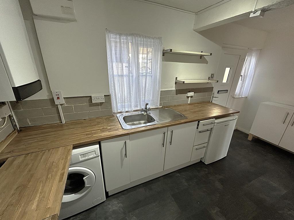 Kitchen Photo 2