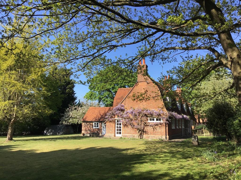 Carters Lane, Wickham CM8 4 bed detached house £900,000