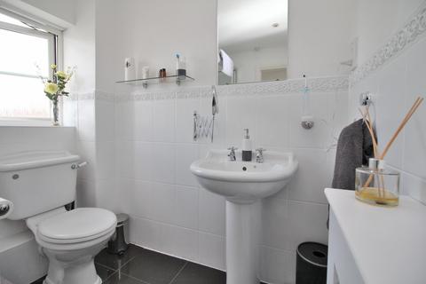56 Cowdrie Way, Springfield, Chelmsford, CM2 6GL