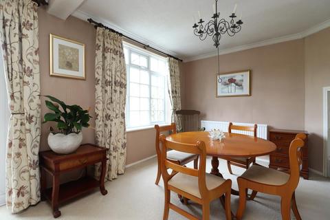 70 Molrams Lane, Great Baddow, Chelmsford, CM2 7AJ