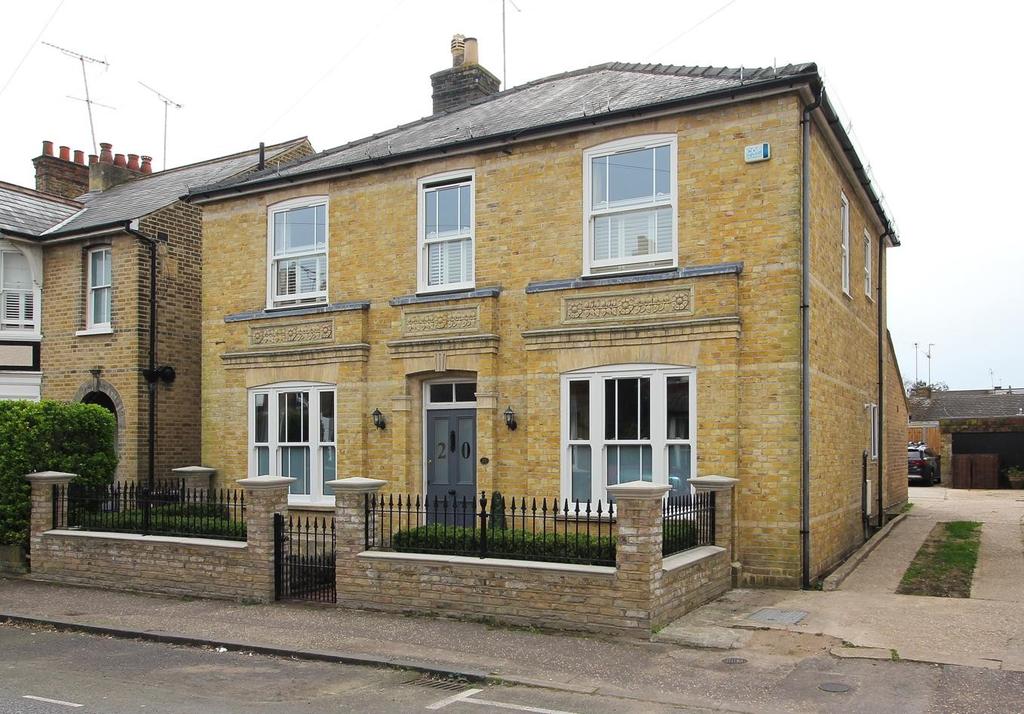 Hamlet Road, Chelmsford, CM2 4 bed detached house £1,000,000
