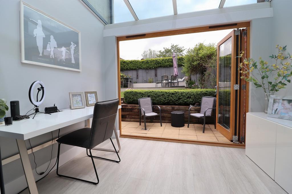 Study/ dinning room