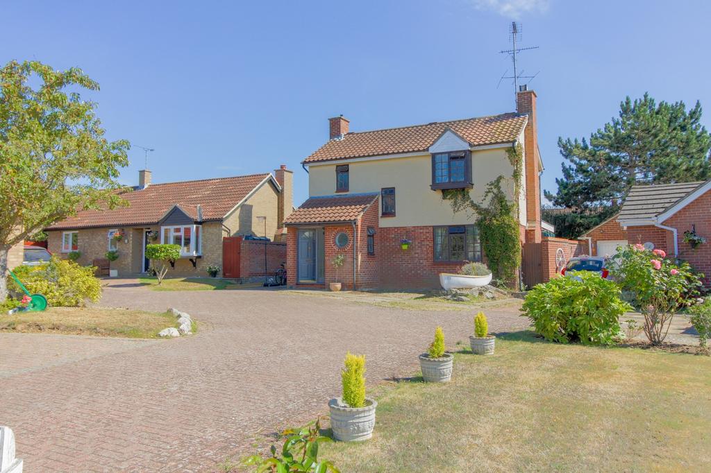 Kingsmere Close, West Mersea, CO5 3 bed detached house £425,000