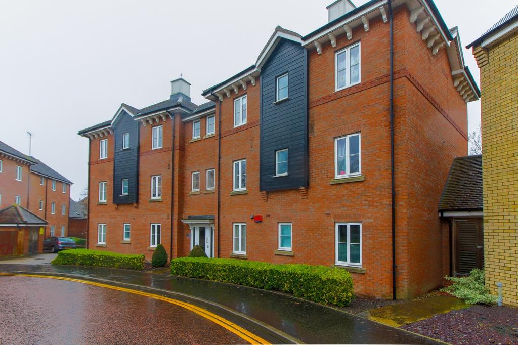 Bradford Drive, Colchester, CO4 2 bed apartment £165,000