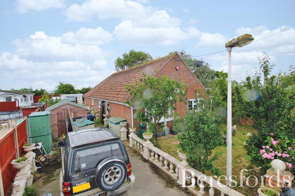 Seawick Road, St. Osyth, CO16 4 bed bungalow £250,000
