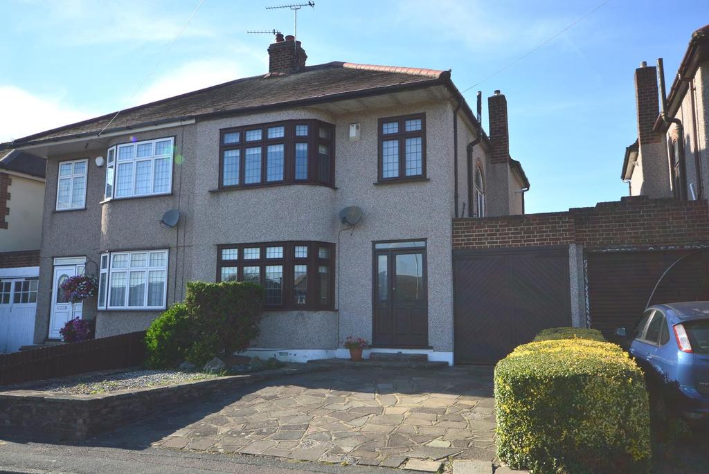 Eastern Avenue East, Romford, RM1 3 bed semidetached house £460,000