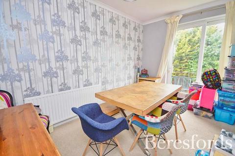 42a Tudor Drive, Romford, RM2 5LH