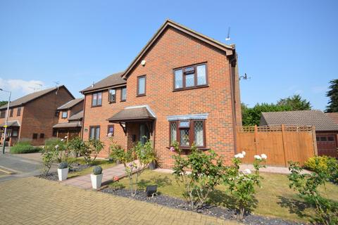 10 Sydenham Close, Romford, RM1 4HN