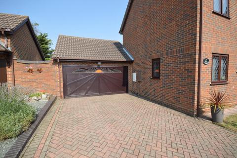 10 Sydenham Close, Romford, RM1 4HN