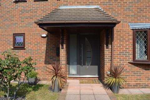 10 Sydenham Close, Romford, RM1 4HN