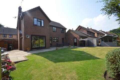 10 Sydenham Close, Romford, RM1 4HN