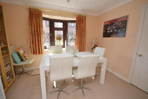 10 Sydenham Close, Romford, RM1 4HN