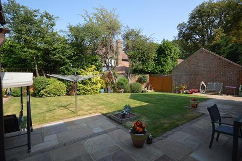10 Sydenham Close, Romford, RM1 4HN