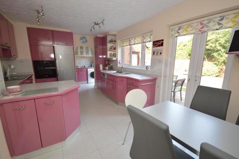 10 Sydenham Close, Romford, RM1 4HN