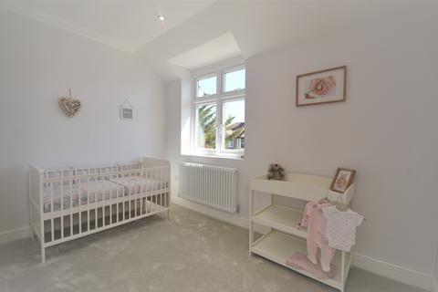 35 Park Drive, Romford, RM1 4LH