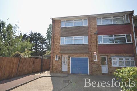 17 Great Cullings, Rush Green, Romford, RM7 0YJ