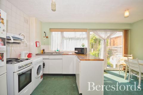 17 Great Cullings, Rush Green, Romford, RM7 0YJ