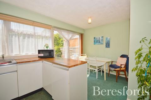 17 Great Cullings, Rush Green, Romford, RM7 0YJ