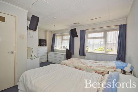 17 Great Cullings, Rush Green, Romford, RM7 0YJ