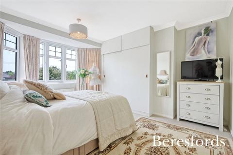 3 bedroom semi-detached house for sale, Helmsdale Road, Rise Park, RM1