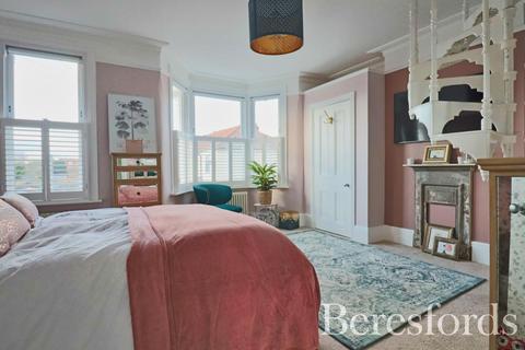 17 Marshalls Road, Romford, RM7 7EL