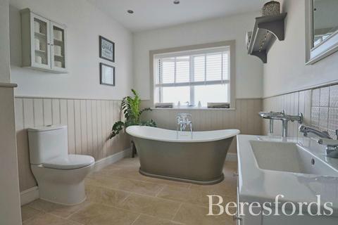 17 Marshalls Road, Romford, RM7 7EL