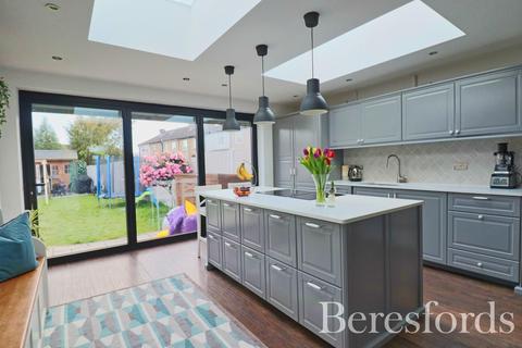 17 Marshalls Road, Romford, RM7 7EL