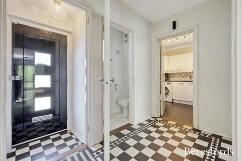 62 Heath Drive, Romford, RM2 5QR