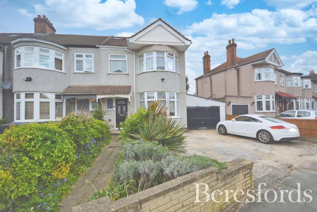 Parkside Avenue, Romford, RM1 4 bed end of terrace house £500,000