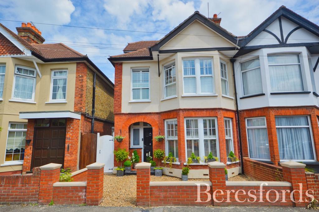 Medora Road, Romford, RM7 4 bed semidetached house £575,000