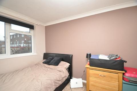 111 Victor Close, Hornchurch, RM12 4XU