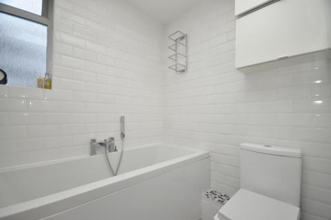 111 Victor Close, Hornchurch, RM12 4XU