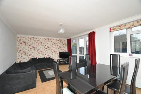 111 Victor Close, Hornchurch, RM12 4XU