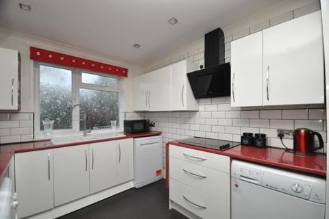 111 Victor Close, Hornchurch, RM12 4XU