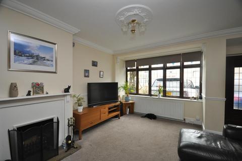 4 bedroom end of terrace house for sale - Macdonald Avenue, Hornchurch, RM11