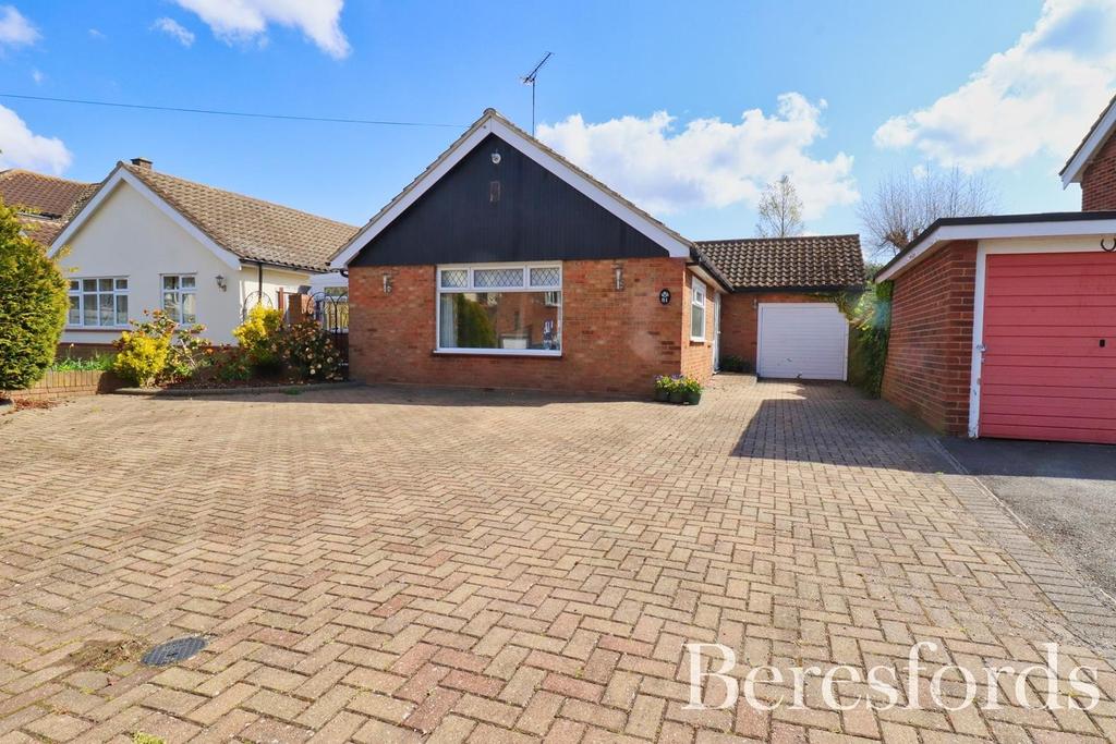 Haynes Road, Hornchurch, RM11 2 bed bungalow £575,000