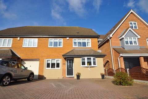 13 Spingate Close, Hornchurch, RM12 6SW